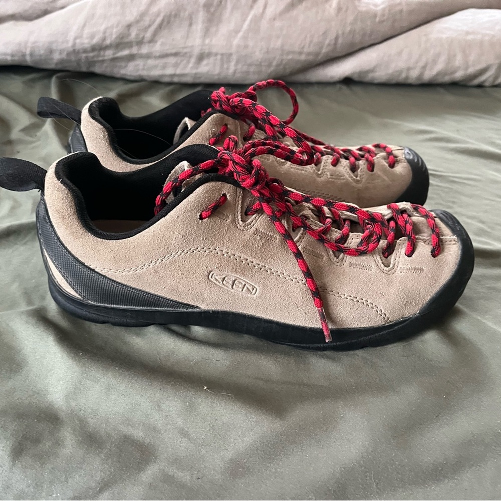 Keen Jasper Sneakers Tan and Red Women’s 10